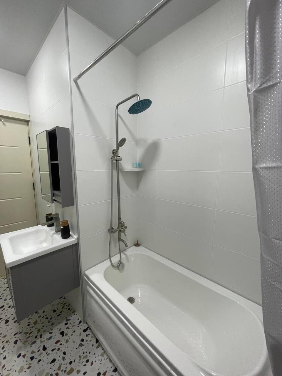 Guest House Nima Kʼutʼaisi Exterior foto